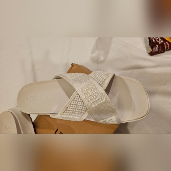 Ugg slip on Emily mesh sandals size 11 color white new and box - Picture 2 of 5